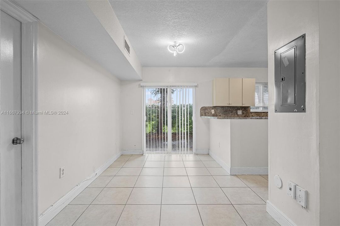 Recently Rented: $2,200 (3 beds, 2 baths, 1196 Square Feet)