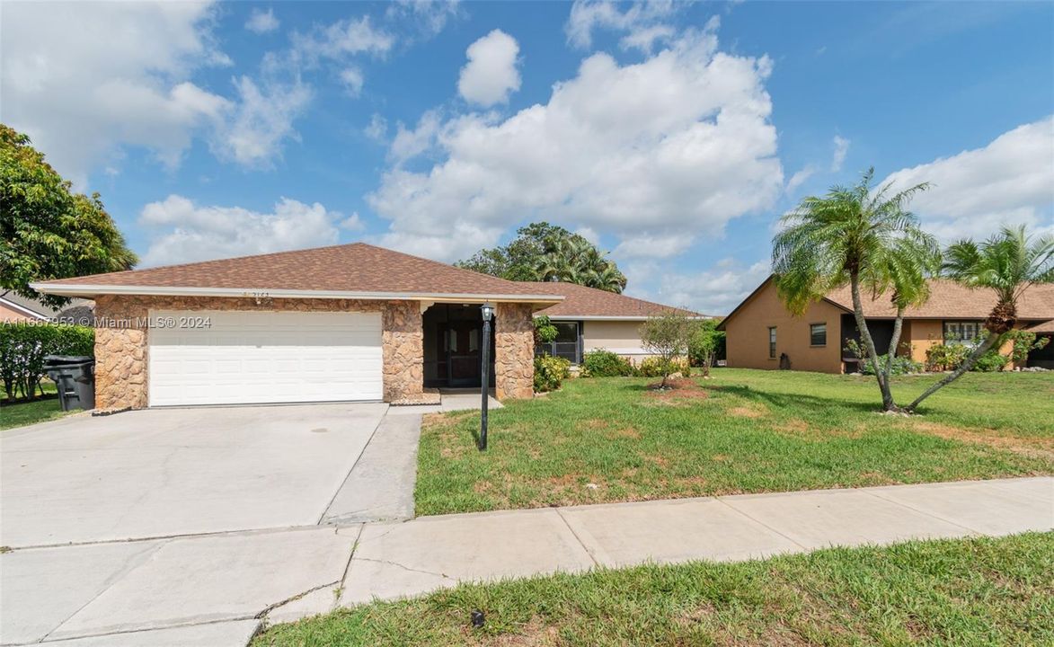 For Sale: $485,000 (3 beds, 2 baths, 1456 Square Feet)