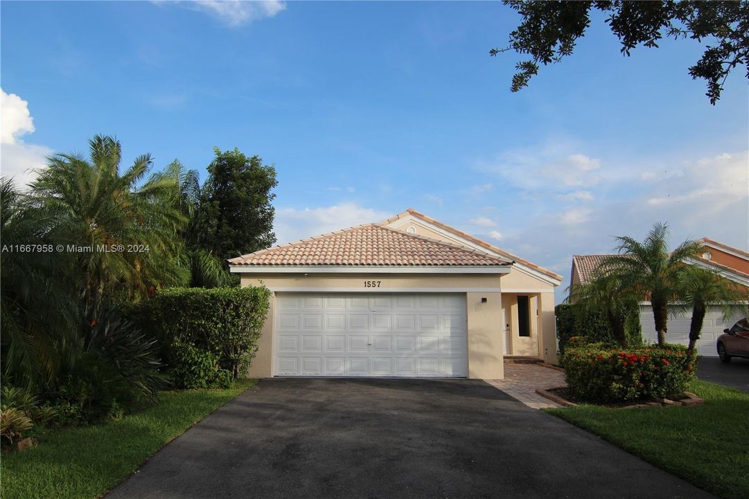 Active With Contract: $4,200 (3 beds, 2 baths, 1353 Square Feet)