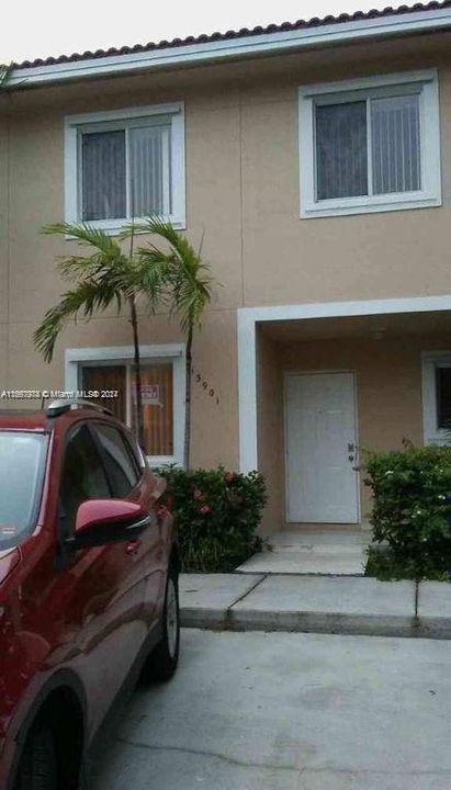 For Rent: $2,750 (3 beds, 2 baths, 1270 Square Feet)