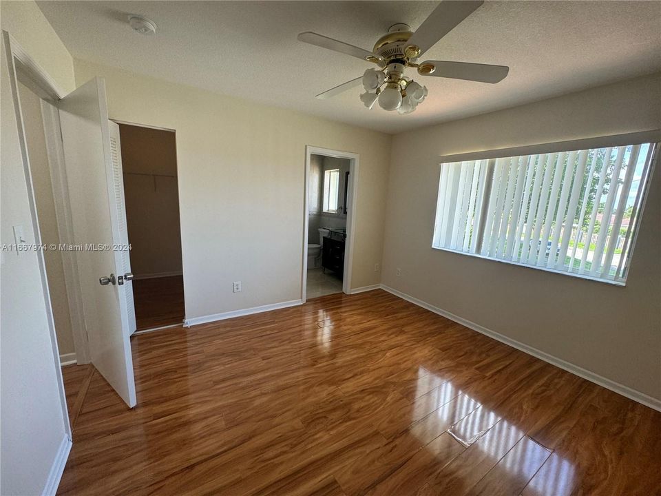 For Rent: $2,750 (3 beds, 2 baths, 1270 Square Feet)