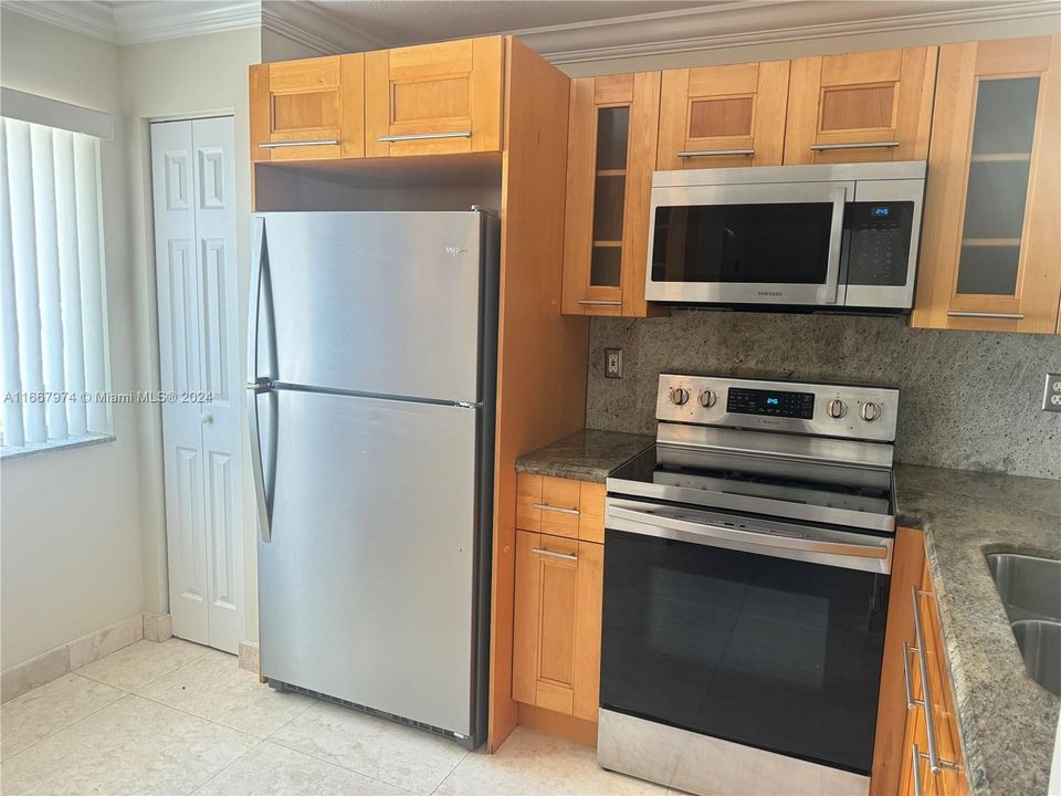 For Rent: $2,750 (3 beds, 2 baths, 1270 Square Feet)