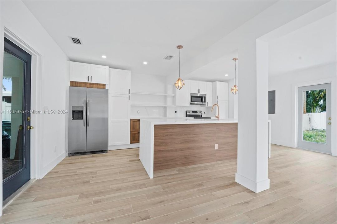 For Sale: $829,000 (3 beds, 2 baths, 1636 Square Feet)