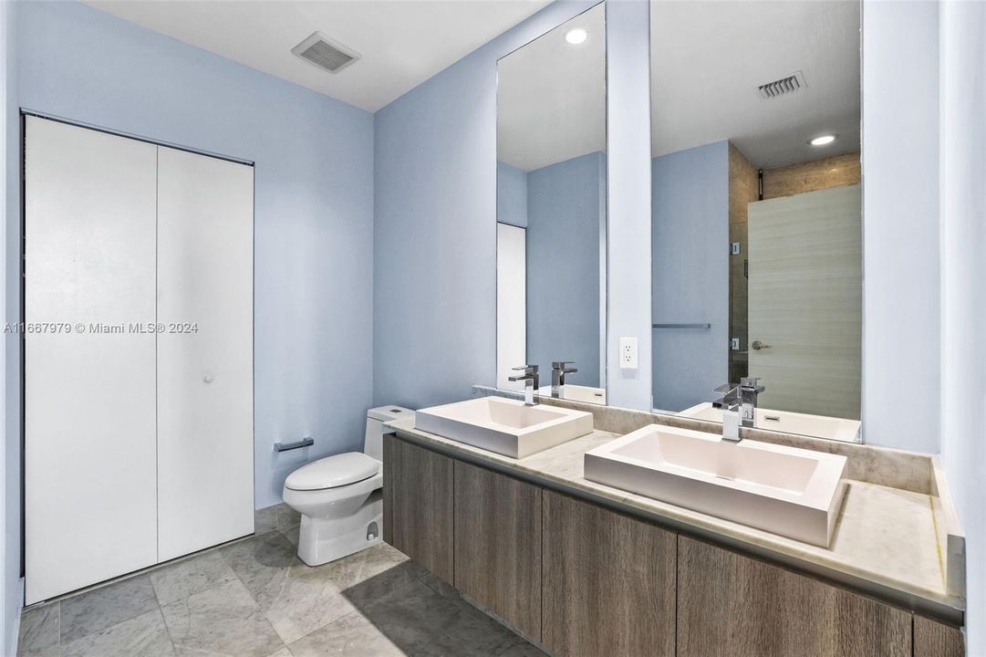 For Sale: $819,000 (1 beds, 2 baths, 842 Square Feet)