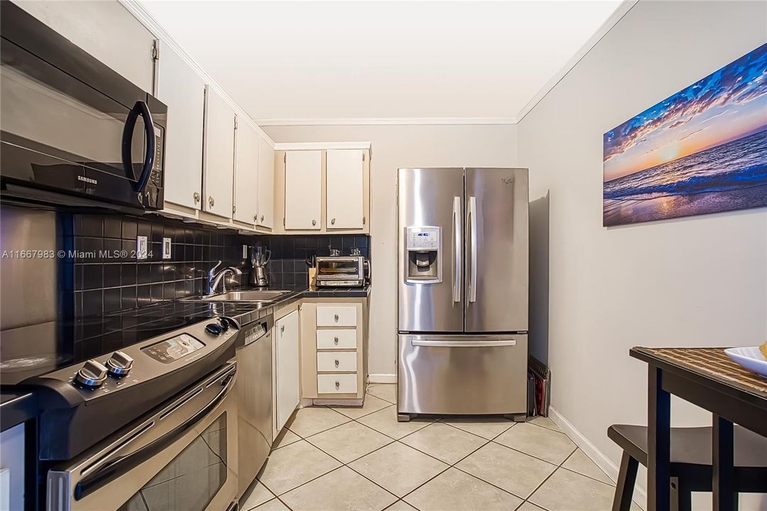 For Sale: $395,000 (2 beds, 2 baths, 1092 Square Feet)