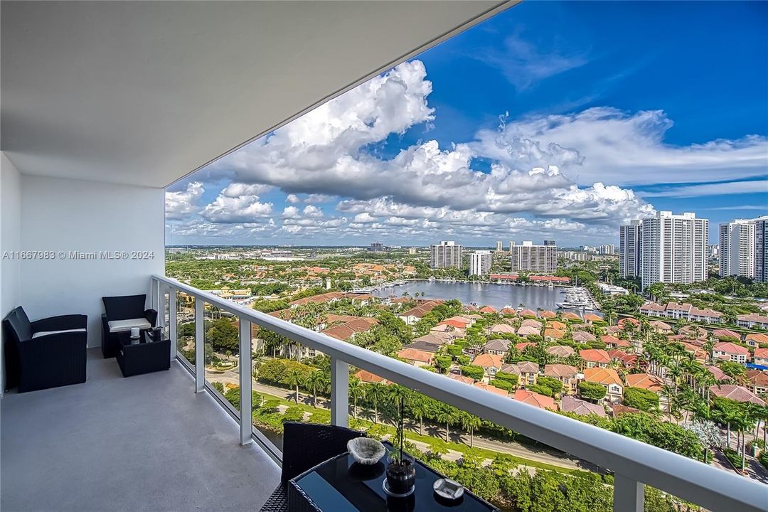 For Sale: $395,000 (2 beds, 2 baths, 1092 Square Feet)