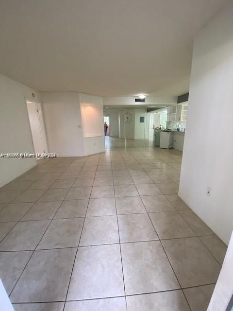 For Rent: $2,550 (2 beds, 2 baths, 926 Square Feet)