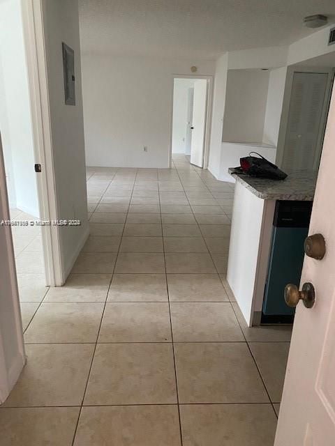 For Rent: $2,550 (2 beds, 2 baths, 926 Square Feet)