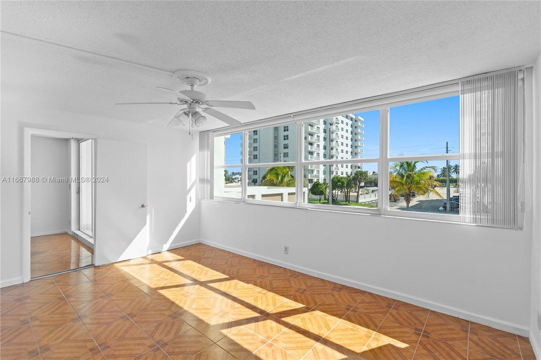 For Sale: $399,000 (2 beds, 2 baths, 1288 Square Feet)