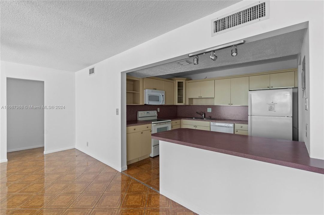 For Sale: $399,000 (2 beds, 2 baths, 1288 Square Feet)