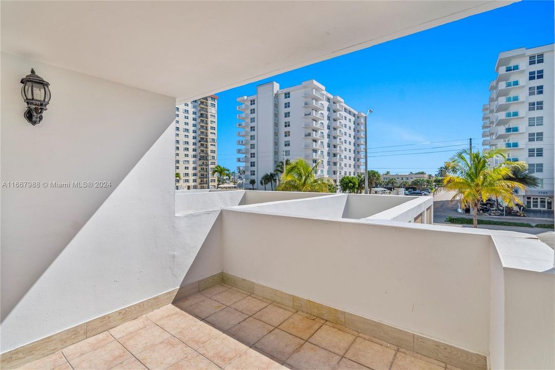 For Sale: $399,000 (2 beds, 2 baths, 1288 Square Feet)