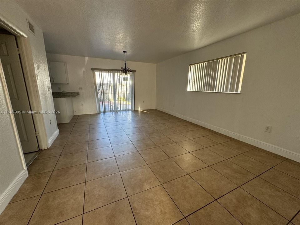 For Rent: $2,900 (4 beds, 2 baths, 1597 Square Feet)