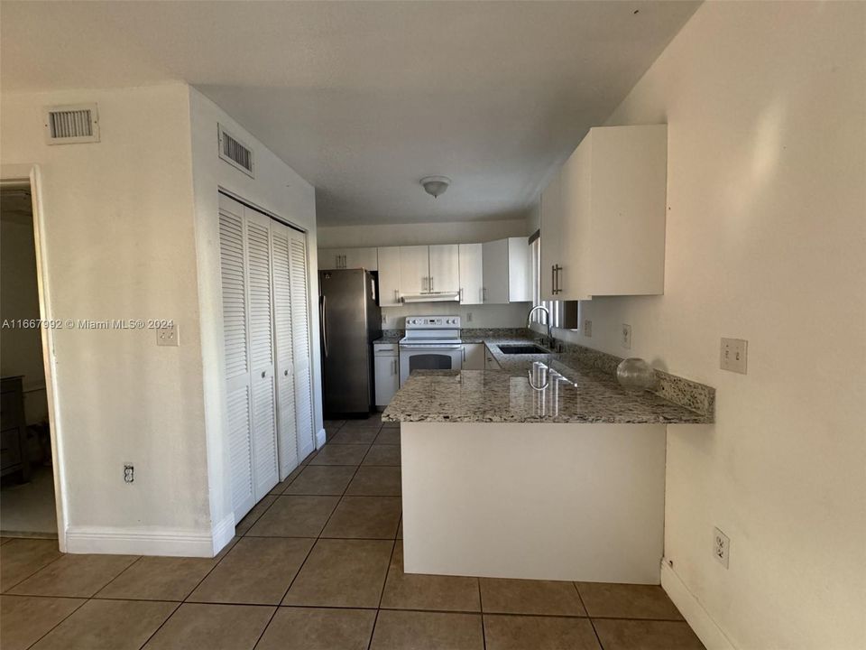 For Rent: $2,900 (4 beds, 2 baths, 1597 Square Feet)