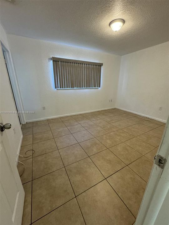 For Rent: $2,900 (4 beds, 2 baths, 1597 Square Feet)