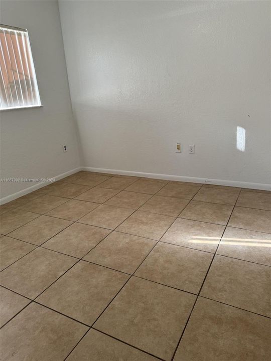 For Rent: $2,900 (4 beds, 2 baths, 1597 Square Feet)