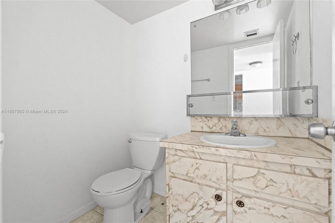 For Sale: $339,000 (1 beds, 1 baths, 874 Square Feet)