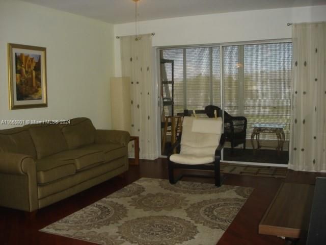 For Sale: $155,000 (2 beds, 2 baths, 850 Square Feet)