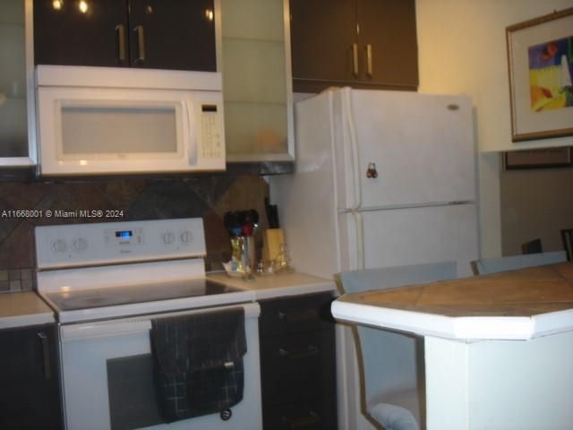 For Sale: $155,000 (2 beds, 2 baths, 850 Square Feet)