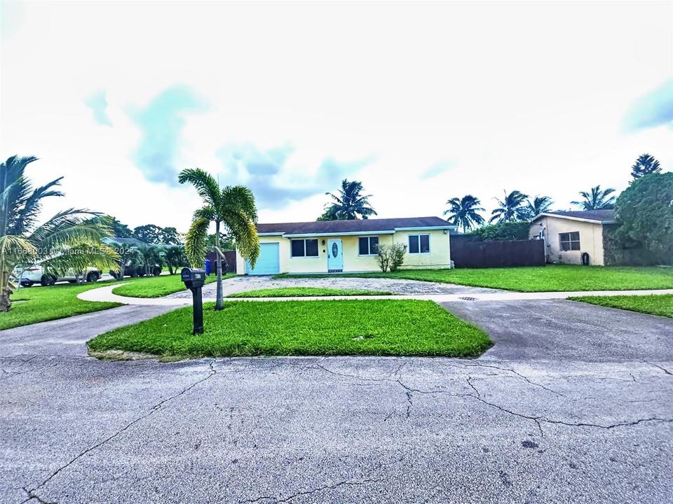 For Sale: $520,000 (3 beds, 2 baths, 1384 Square Feet)