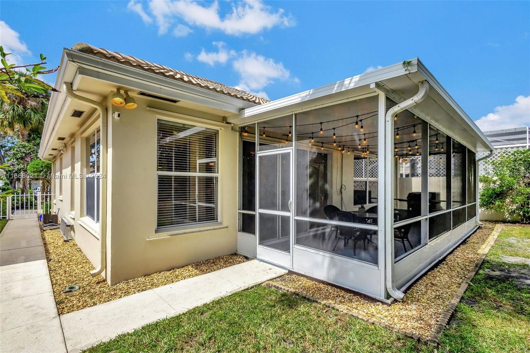 For Sale: $750,000 (3 beds, 2 baths, 1975 Square Feet)