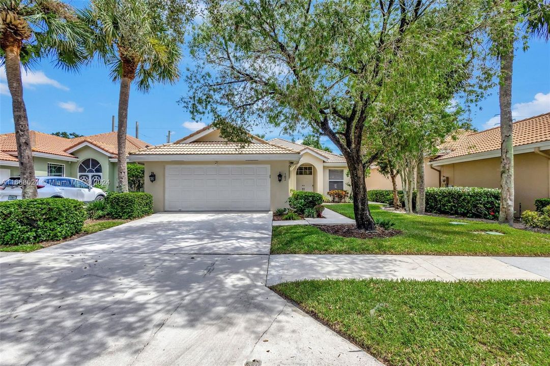 For Sale: $750,000 (3 beds, 2 baths, 1975 Square Feet)