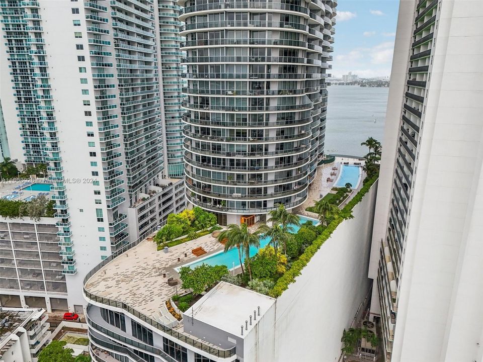 For Sale: $624,900 (1 beds, 2 baths, 888 Square Feet)