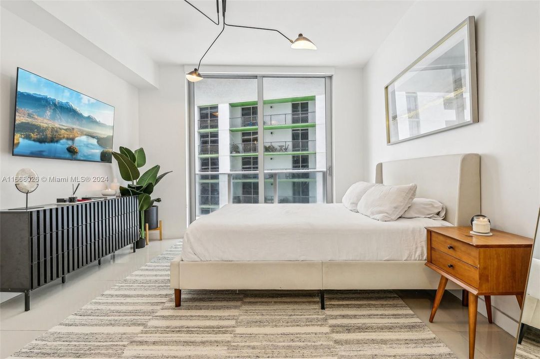 For Sale: $624,900 (1 beds, 2 baths, 888 Square Feet)