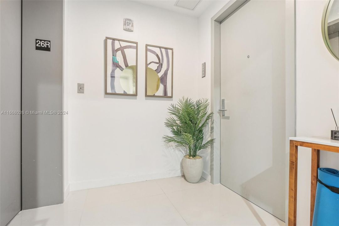 For Sale: $624,900 (1 beds, 2 baths, 888 Square Feet)