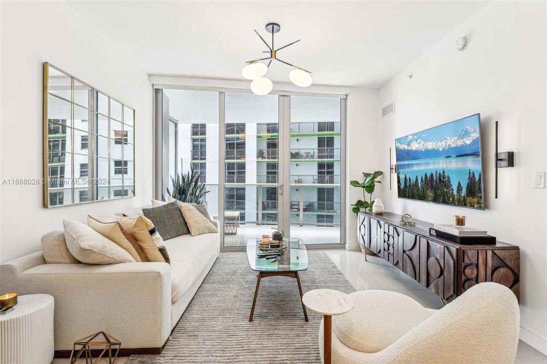 For Sale: $624,900 (1 beds, 2 baths, 888 Square Feet)