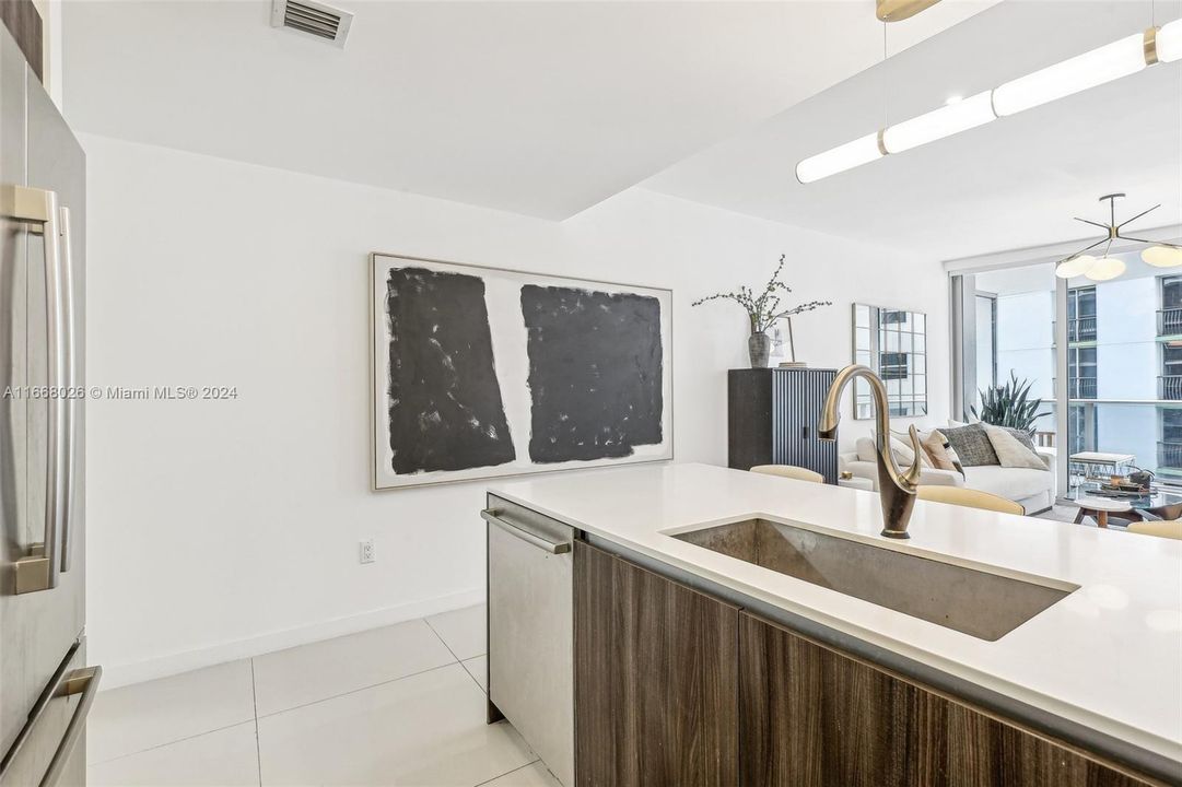 For Sale: $624,900 (1 beds, 2 baths, 888 Square Feet)