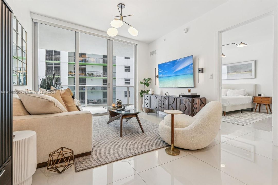 For Sale: $624,900 (1 beds, 2 baths, 888 Square Feet)