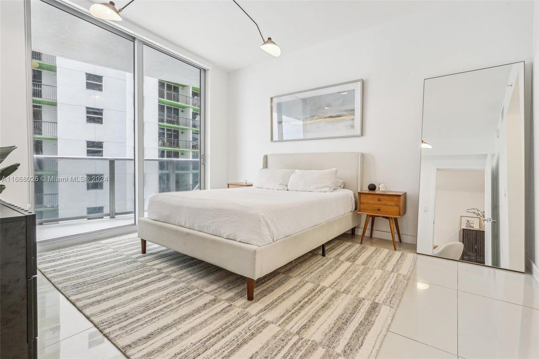 For Sale: $624,900 (1 beds, 2 baths, 888 Square Feet)