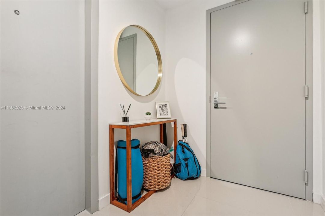 For Sale: $624,900 (1 beds, 2 baths, 888 Square Feet)