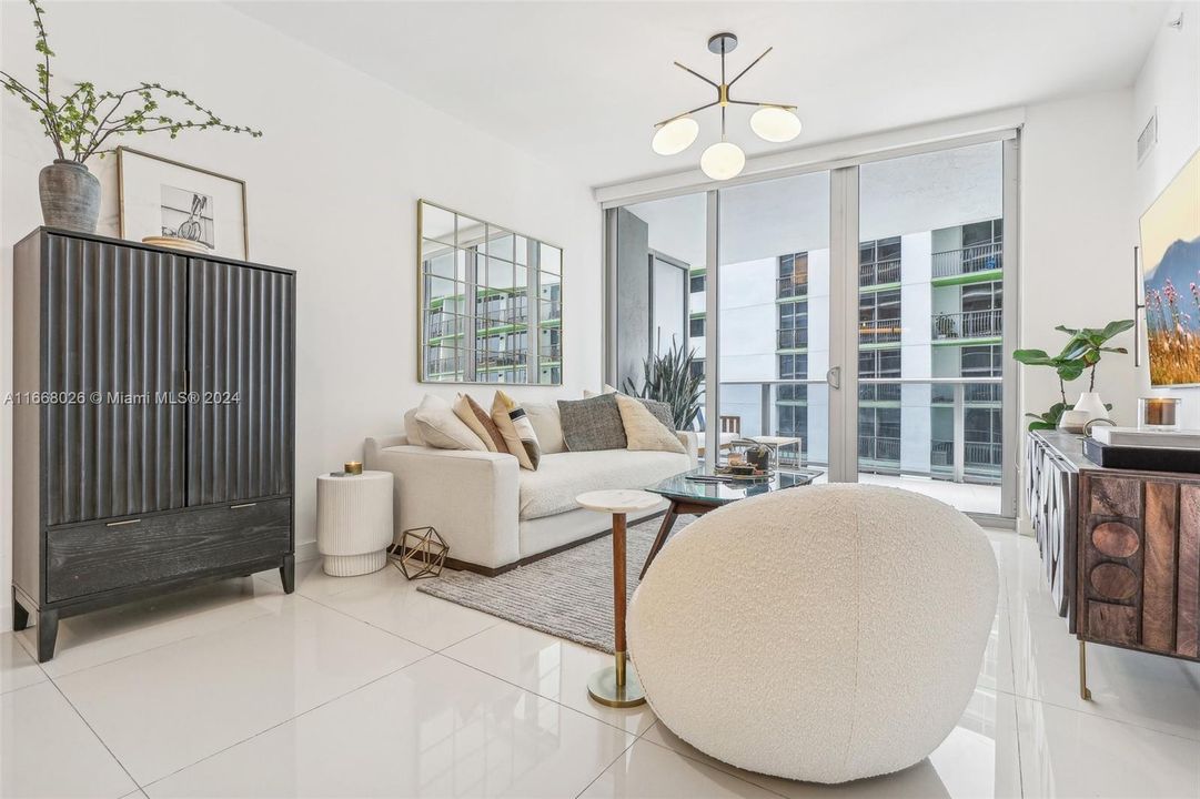 For Sale: $624,900 (1 beds, 2 baths, 888 Square Feet)