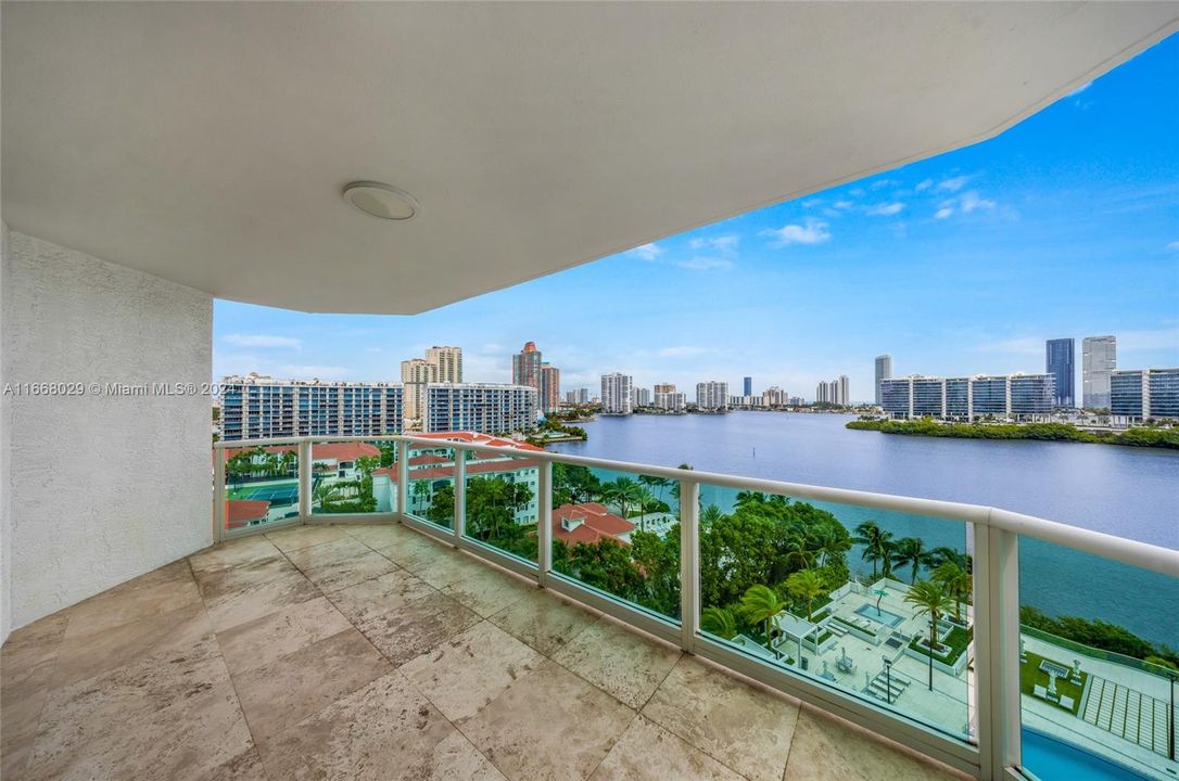 For Sale: $1,390,000 (2 beds, 2 baths, 2001 Square Feet)