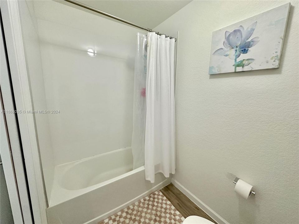 For Sale: $330,000 (2 beds, 1 baths, 1140 Square Feet)