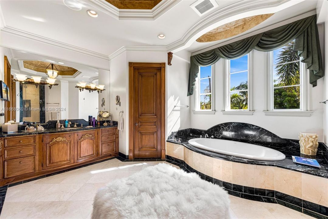 For Sale: $7,950,000 (7 beds, 7 baths, 6602 Square Feet)