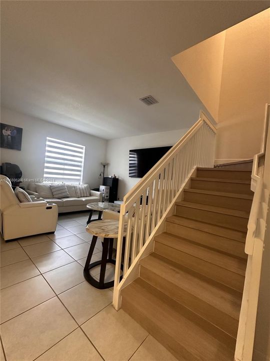 Active With Contract: $2,950 (3 beds, 2 baths, 1612 Square Feet)