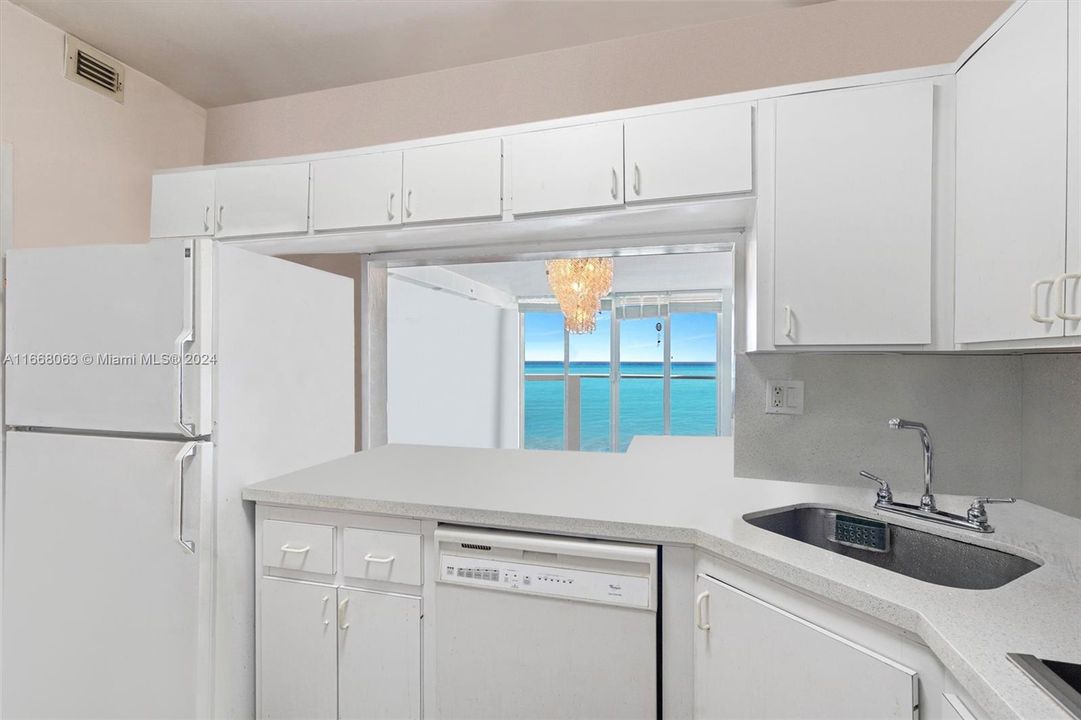 For Sale: $719,000 (1 beds, 1 baths, 930 Square Feet)