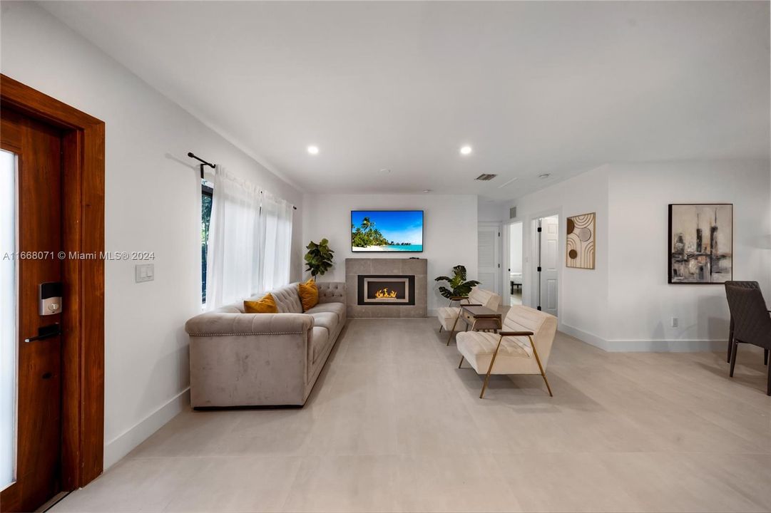 For Sale: $1,395,000 (4 beds, 2 baths, 1540 Square Feet)