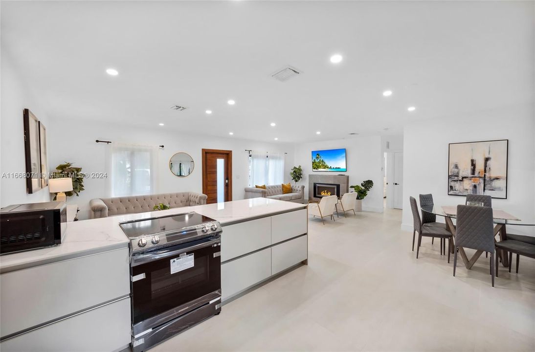 For Sale: $1,395,000 (4 beds, 2 baths, 1540 Square Feet)