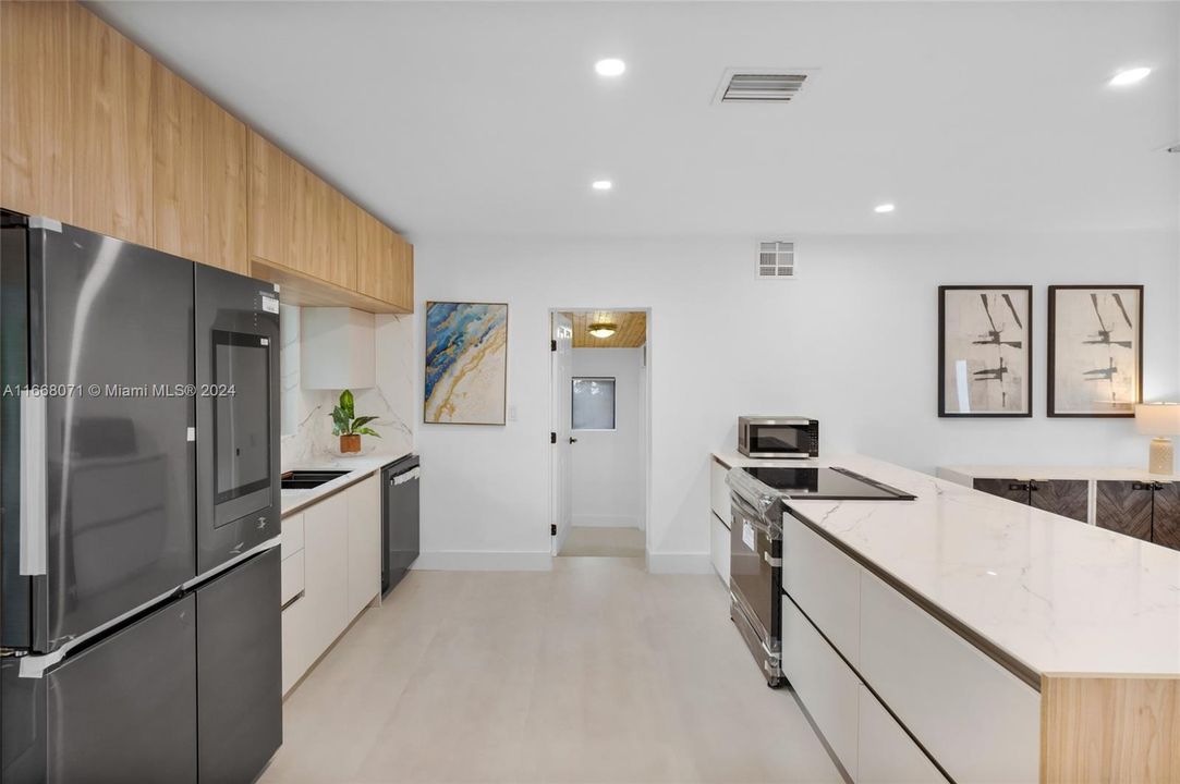 For Sale: $1,395,000 (4 beds, 2 baths, 1540 Square Feet)