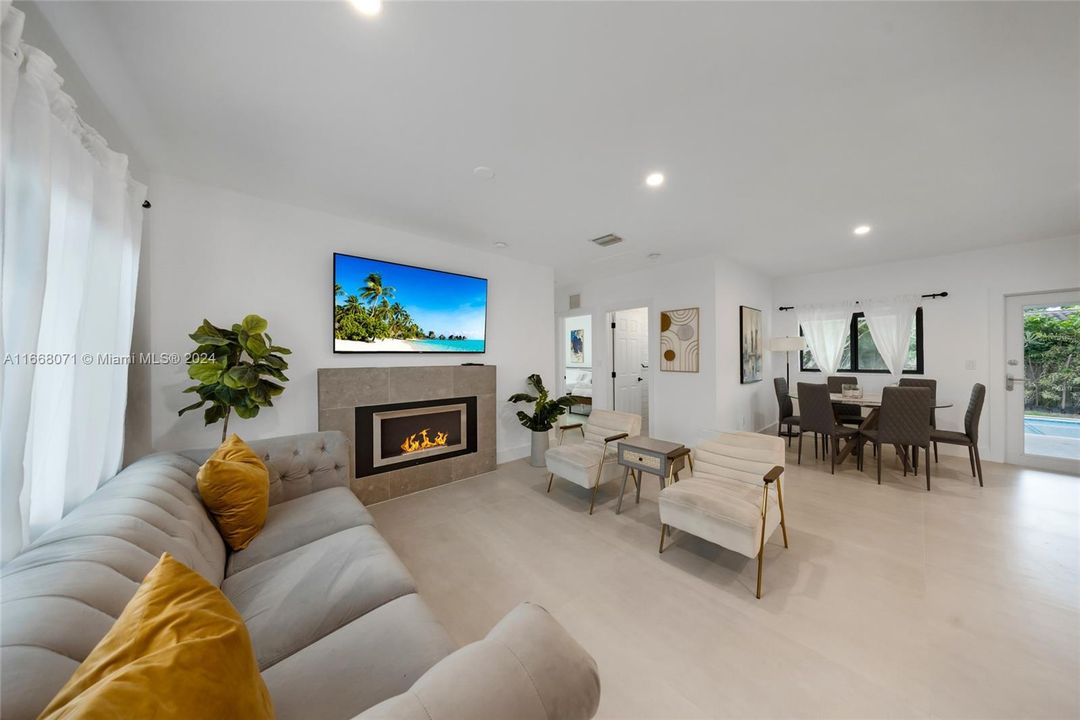 For Sale: $1,395,000 (4 beds, 2 baths, 1540 Square Feet)