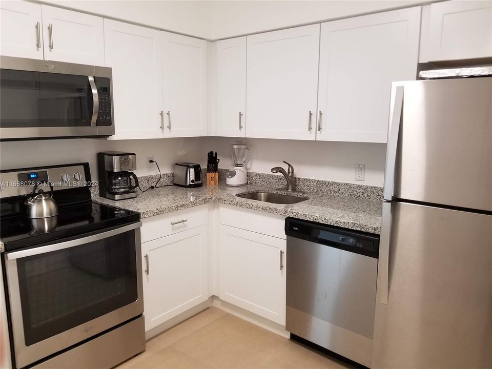 For Sale: $1,190,000 (2 beds, 2 baths, 1030 Square Feet)