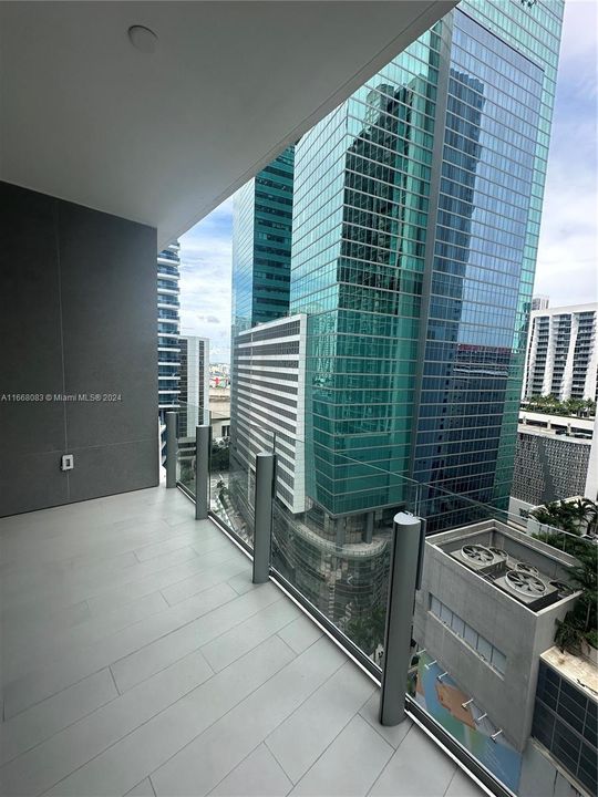 For Sale: $1,450,000 (1 beds, 1 baths, 767 Square Feet)