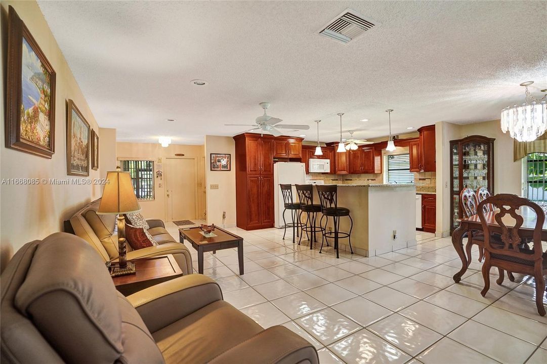 For Sale: $357,000 (2 beds, 2 baths, 1527 Square Feet)