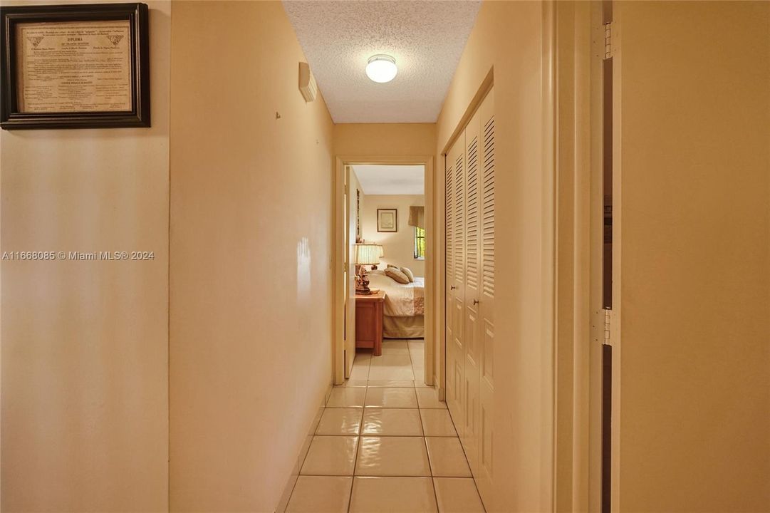 For Sale: $357,000 (2 beds, 2 baths, 1527 Square Feet)