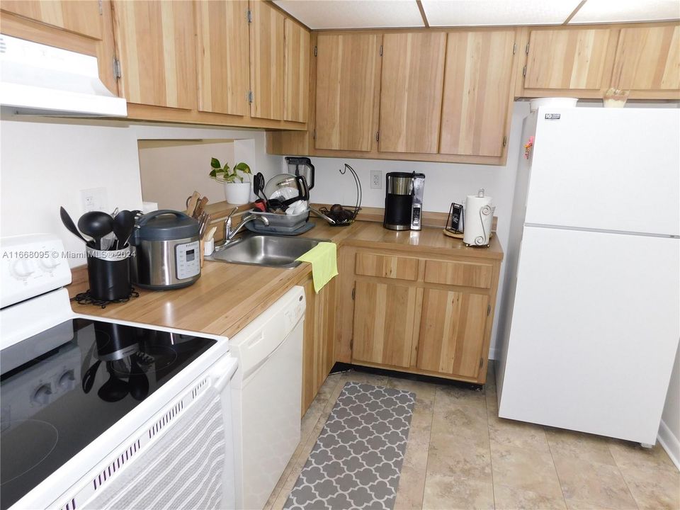 For Rent: $1,850 (1 beds, 1 baths, 705 Square Feet)