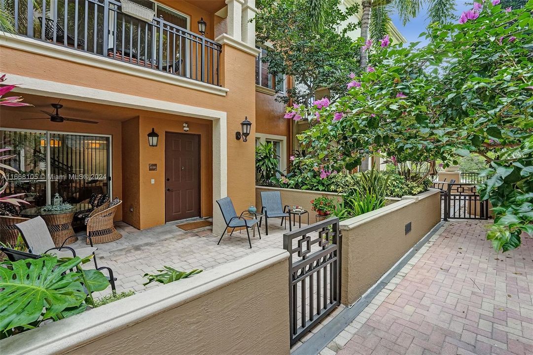 Active With Contract: $3,200 (2 beds, 2 baths, 1781 Square Feet)