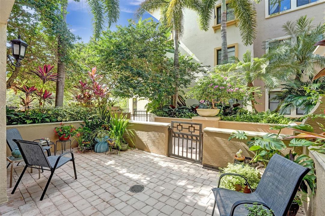 Active With Contract: $3,200 (2 beds, 2 baths, 1781 Square Feet)